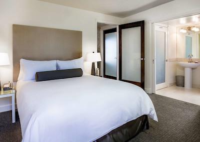 د ساگامر میامی بیچ