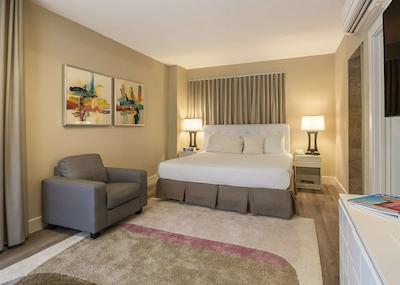 د ساگامر میامی بیچ