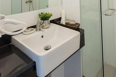 بیرپاکر پاتونگ هستل