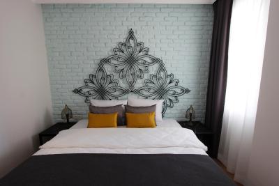 ازوو بوتیک هتل