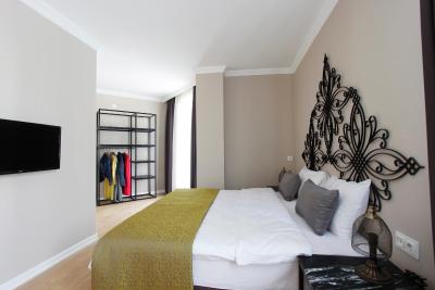 ازوو بوتیک هتل