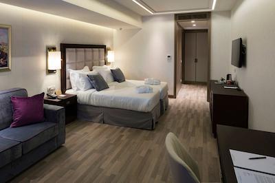 الکترا متروپولیس آتن