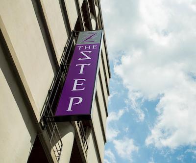 د استپ ساتون