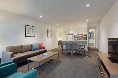 ملبورن شرت است اپارتمنتز لنسدال استریت