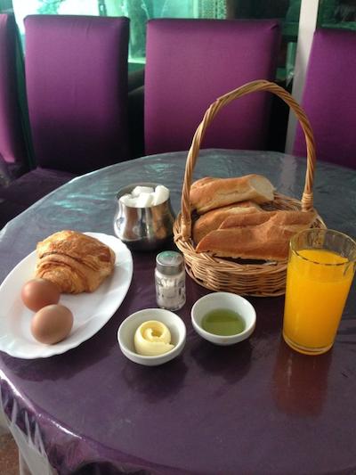 لز امباسادورز