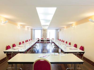 ایبیز استیلز بن گار سنتر