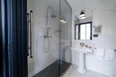 رما لوکسوز هتل