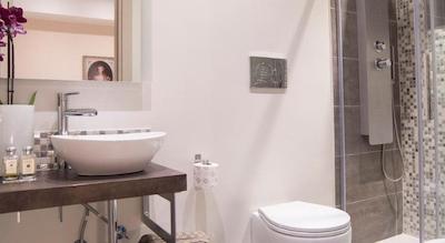 کلنا 18 گوست هوس