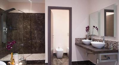 کلنا 18 گوست هوس