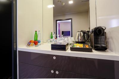 دانسینگ هوس هتل