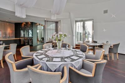 دانسینگ هوس هتل