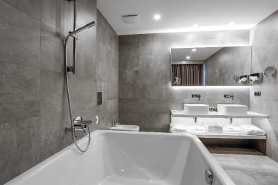 دانسینگ هوس هتل