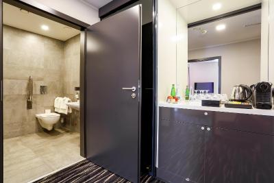 دانسینگ هوس هتل