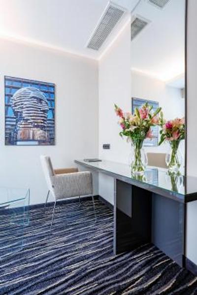 دانسینگ هوس هتل