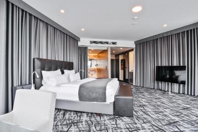 دانسینگ هوس هتل