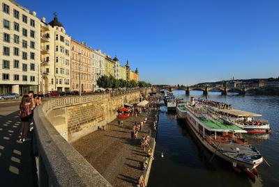 دانسینگ هوس هتل