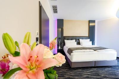 دانسینگ هوس هتل