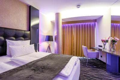 دانسینگ هوس هتل