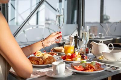 دانسینگ هوس هتل