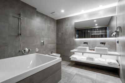 دانسینگ هوس هتل