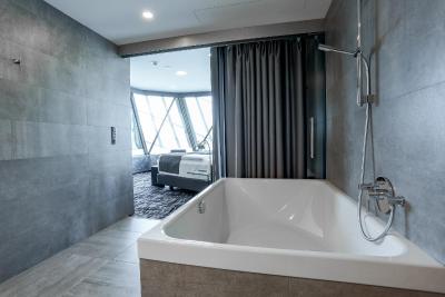 دانسینگ هوس هتل