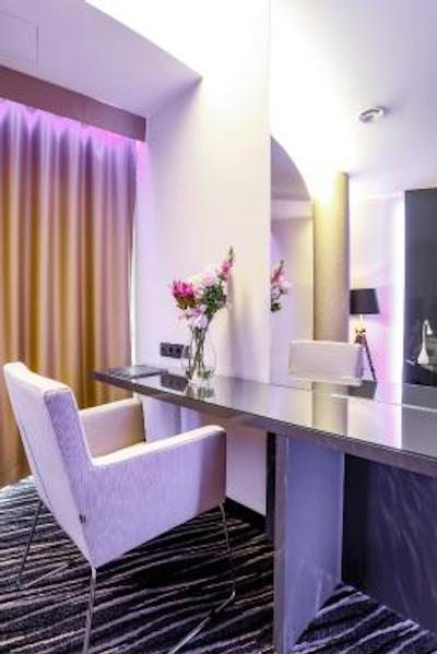 دانسینگ هوس هتل