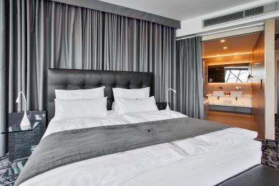 دانسینگ هوس هتل