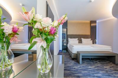 دانسینگ هوس هتل