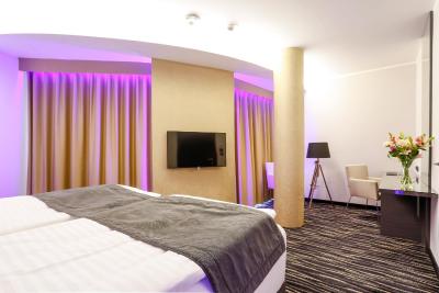 دانسینگ هوس هتل