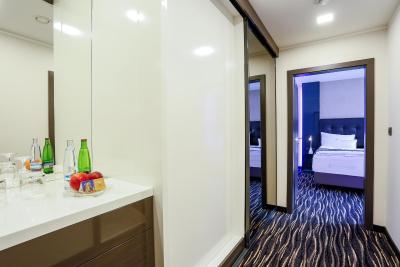 دانسینگ هوس هتل