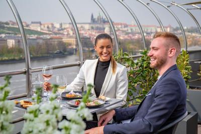 دانسینگ هوس هتل