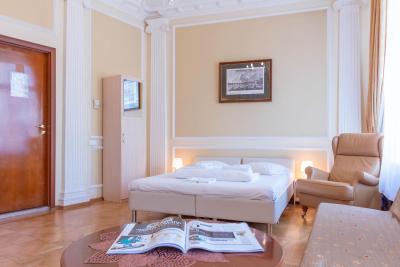 اروم هتل آن کیتی گورود