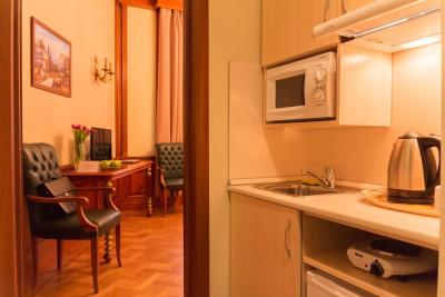 اروم هتل آن کیتی گورود