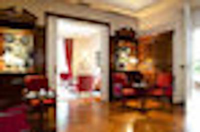 هتل ویلا سُرو