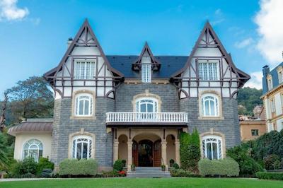 هتل ویلا سُرو