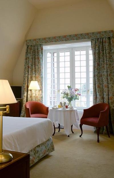 هتل ویلا سُرو