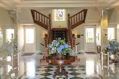 هتل ویلا سُرو