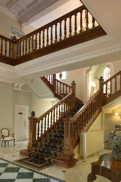 هتل ویلا سُرو