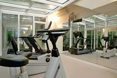 هتل ویلا سُرو