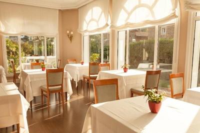 هتل ویلا سُرو