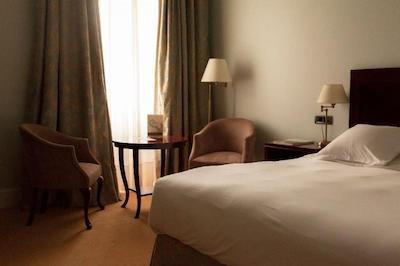 هتل ویلا سُرو