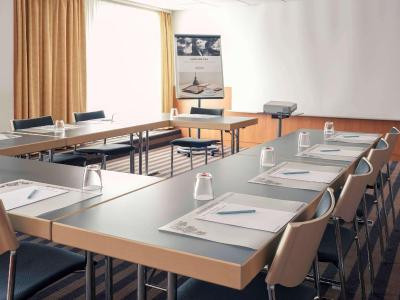 مرکور آیرپرت هتل برلین تجل