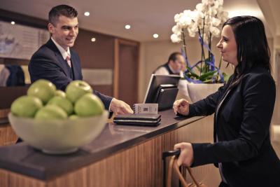 مرکور آیرپرت هتل برلین تجل