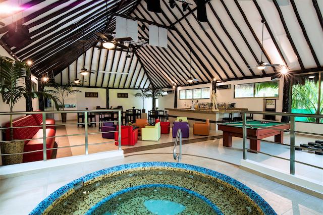 هیدن بیچ او ناتورل ریزرت بای کاریسما