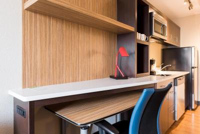 تونپلاس سویتز ادمنتون اسود