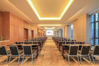 هیلتون گاردن این نینگبو