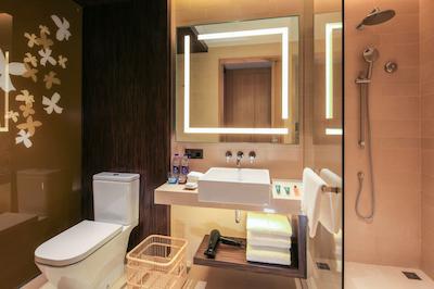 هیلتون گاردن این نینگبو