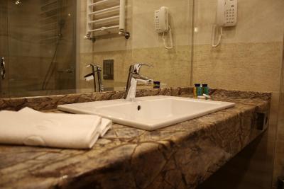 گلدن تولیپ وارنا