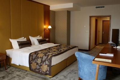 گلدن تولیپ وارنا