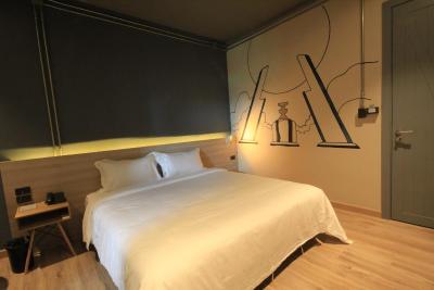 تی اچ ای سیتی لافت هتل